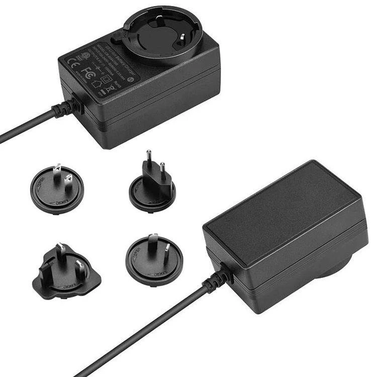 12V 2A cserélhető hálózati adapter