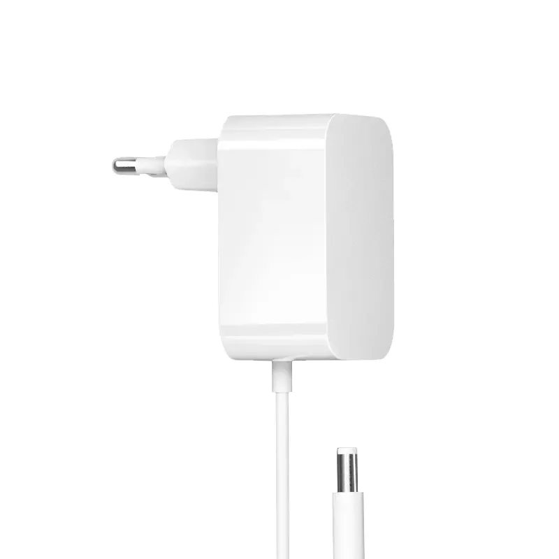 24W 12V 2A falra szerelhető EU dugós hálózati adapter